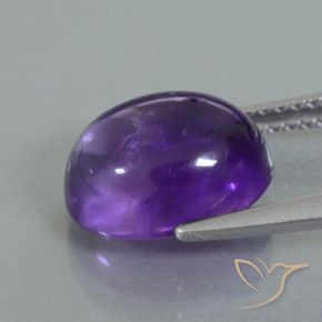 Amatista Violeta medio natural de 3.56 ct, Ovalada, Transparente / Translúcido
