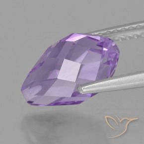 Amatista Violeta iris rosáceo natural de 3.52 ct, Corte Briolette, VS