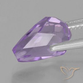 Amatista Violeta iris rosáceo natural de 3.76 ct, Corte Briolette, VS
