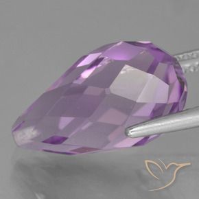 Amatista Violeta rosáceo medio natural de 8.81 ct, Corte Briolette, VS