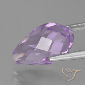 Amatista Violeta medio natural de 5.70 ct, Corte Briolette, VS