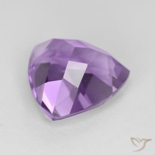 Amatista Violeta medio natural de 3.09 ct, Trillón, VS