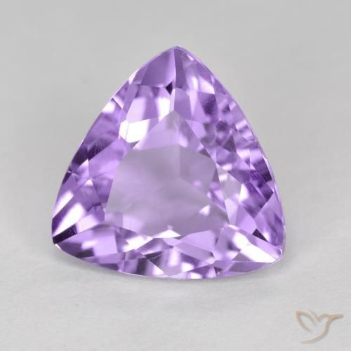 Amatista Violeta medio natural de 2.81 ct, Trillón, VS