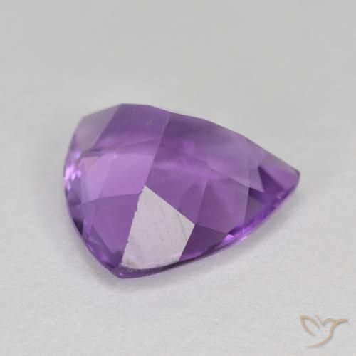 Amatista Violeta oscuro medio natural de 2.61 ct, Trillón, VS