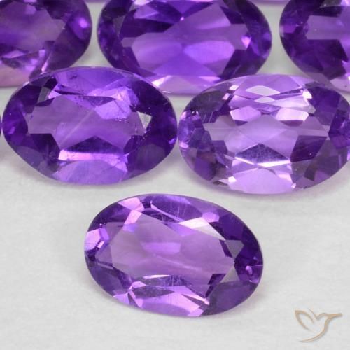 Amatista Violeta vívido natural de 0.40 ct, Ovalada, VS