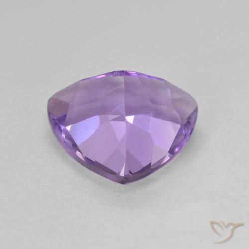 Amatista Violeta iris rosáceo natural de 2.92 ct, Trillón, VVS