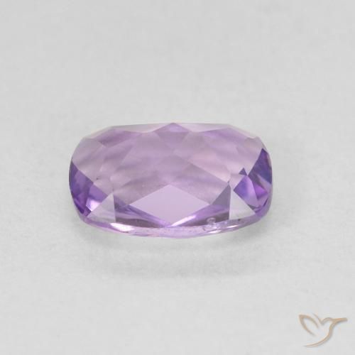 Amatista Violeta medio natural de 0.85 ct, Forma Cojín, VVS