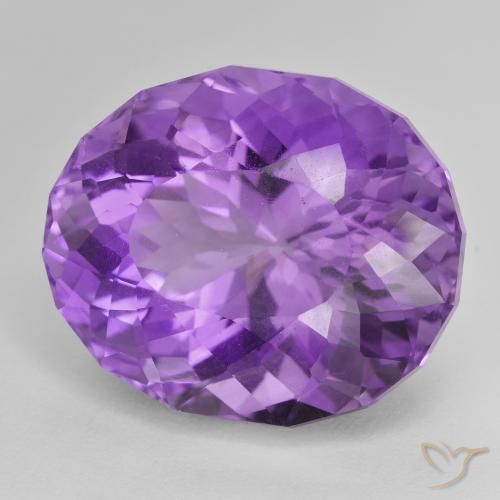 Amatista Violeta intenso natural de 33.08 ct, Ovalada, VVS