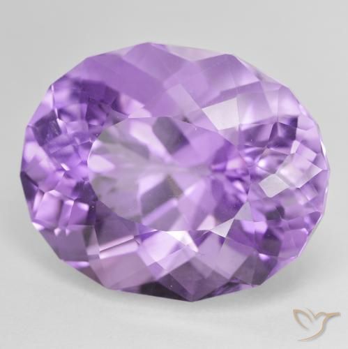 Amatista Violeta medio natural de 28.91 ct, Ovalada, VVS-VS