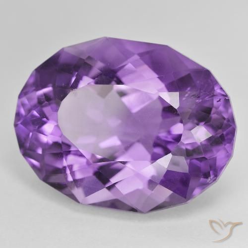 Amatista Violeta vívido natural de 28.28 ct, Ovalada, VVS-VS
