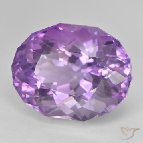 Amatista Violeta medio claro natural de 31.42 ct, Ovalada, VVS