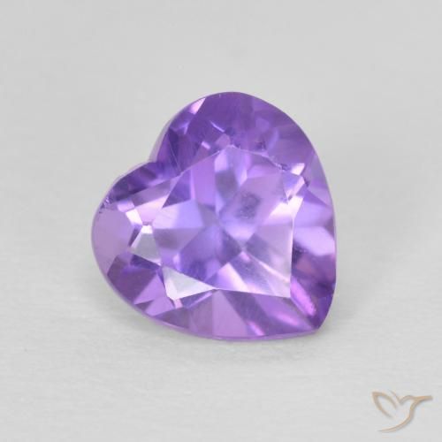 Amatista Violeta medio natural de 0.72 ct, Corazón, VS