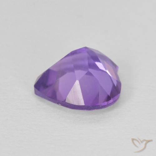 Amatista Violeta medio natural de 0.72 ct, Corazón, VS