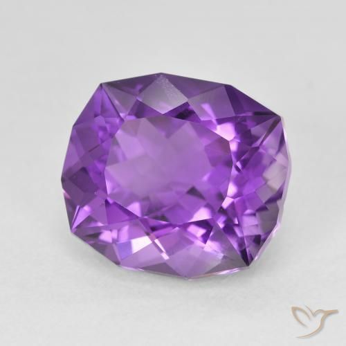 Amatista Violeta vívido natural de 6.33 ct, Forma Cojín, VS