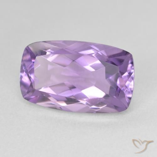 Amatista Violeta medio natural de 6.39 ct, Forma Cojín, VVS-VS