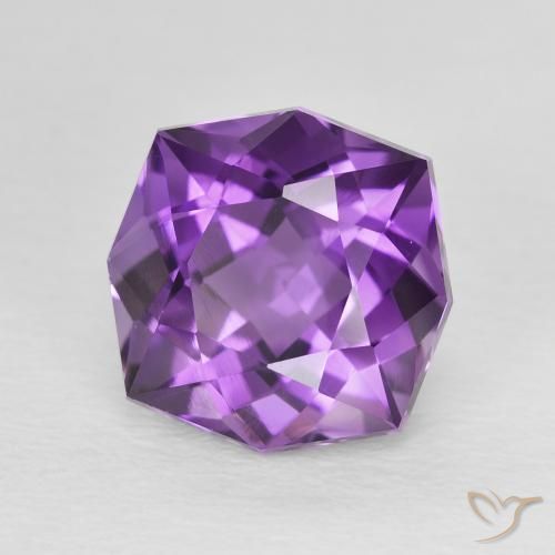 Amatista Violeta intenso natural de 3.97 ct, Forma elegante, VVS-VS