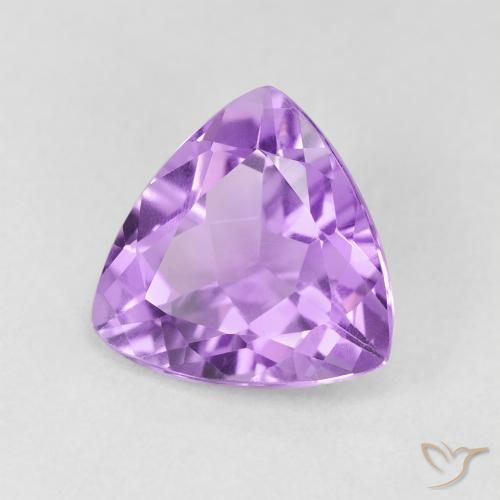 Amatista Violeta rosáceo medio natural de 2.57 ct, Trillón, VS