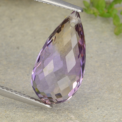 Ametrino bicolor natural de 7,71 ct, briolette, VVS