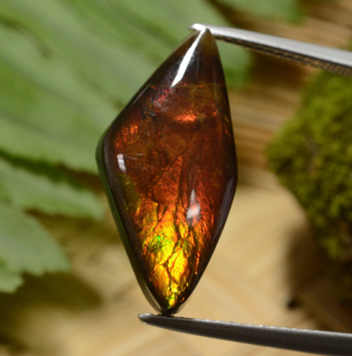 Ammolita multicolor natural de 8,14 ct, forma elegante, opaco