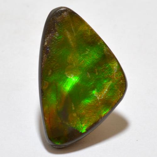 Ammolita multicolor natural de 7,10 ct, forma elegante, opaco