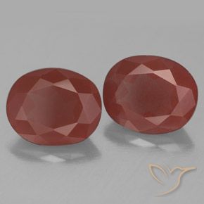 Gemas de Labradorita Andesina Rojo oscuro natural de 6.75 ct, Ovalada, Transparente / Translúcido