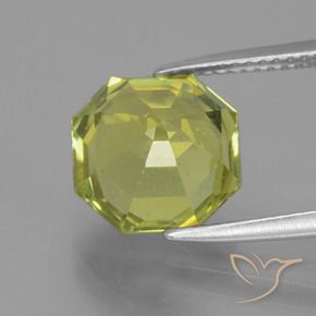 Apatito Verde bosque cálido natural de 5.46 ct, Corte Octágono / Esmeralda, VS