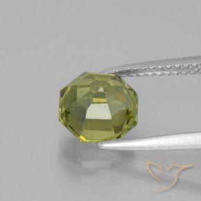 Apatito Verde terroso cálido natural de 2.33 ct, Corte Octágono / Esmeralda, VS