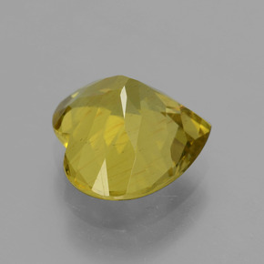Apatito Dorado verdoso natural de 5.04 ct, Forma de corazón, VS