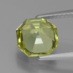 Apatito Amarillo medio natural de 2.43 ct, corte esmeralda, VS