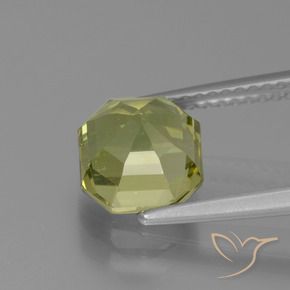 Apatito Verde Oliva natural de 2.66 ct, Corte Octágono / Esmeralda, VS