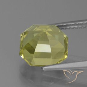 Apatito Amarillo claro natural de 4.94 ct, Corte Octágono / Esmeralda, VS