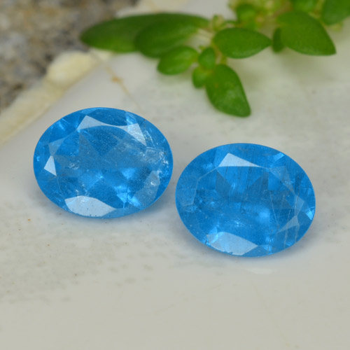 Gemas de Apatito Azul intenso natural de 0.74 ct, Corte Óvalo, VS-SI
