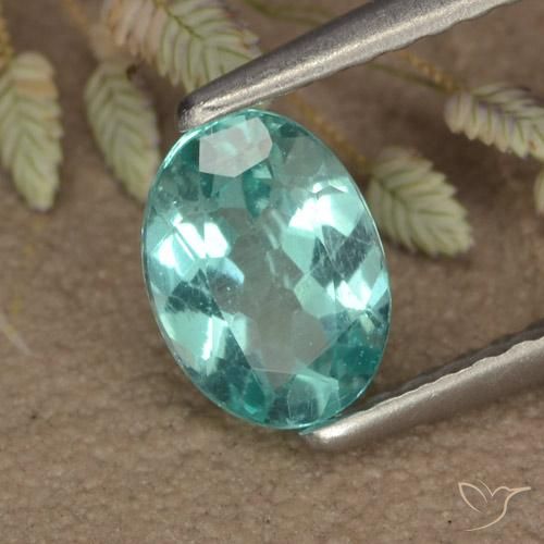 Apatito Verde azulado medio natural de 0.70 ct, Ovalada, VS
