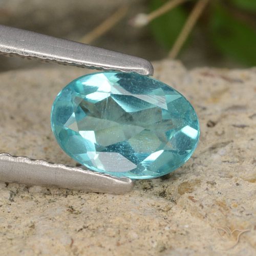 Apatito Azul verdoso natural de 0.69 ct, Corte Óvalo, VS