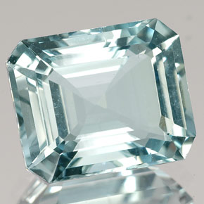 Aguamarina Azul verdoso claro natural de 3.83 ct, corte esmeralda, VVS