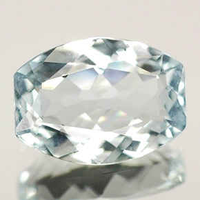 Aguamarina Azul claro natural de 0.51 ct, Forma elegante, VVS-VS