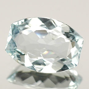 Aguamarina Azul claro natural de 0.51 ct, Forma elegante, VVS-VS