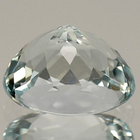 Aguamarina Azul claro natural de 0.69 ct, Corte Óvalo, VVS