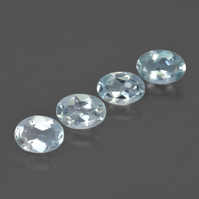 Gemas de Aguamarina Azul claro natural de 2.30 ct, Corte Óvalo, VVS-VS