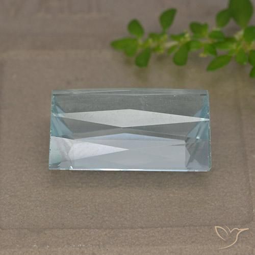 Aguamarina Azul claro natural de 11.89 ct, Corte Baguette, VVS