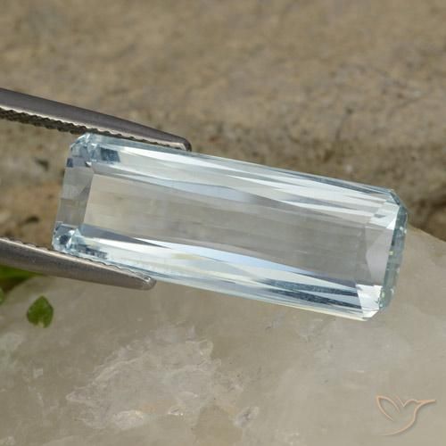 Aguamarina Azul claro natural de 10.38 ct, Corte Octágono / Esmeralda, VVS