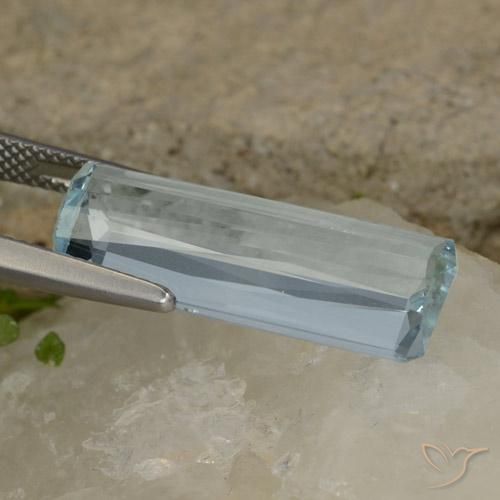Aguamarina Azul claro natural de 10.38 ct, Corte Octágono / Esmeralda, VVS