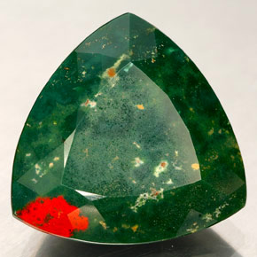 Heliotropo verde natural de 12,83 ct, trillón, opaco