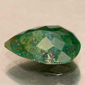 Heliotropo verde natural de 0,63 ct, en forma de pera, opaco