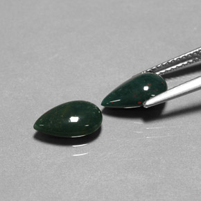 Gemas de heliotropo verde natural de  ct, en forma de pera, opaco