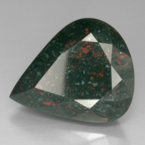 Heliotropo verde natural de 39,03 ct, en forma de pera, opaco