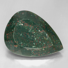Heliotropo verde natural de 46,95 ct, en forma de pera, opaco