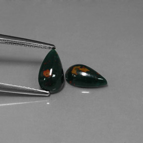 Gemas de Sanguinaria Verde moteado natural de  ct, En forma de pera, Opaco