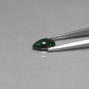 Heliotropo verde natural de 0,72 ct, en forma de pera, opaco