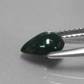 Heliotropo verde natural de 0,70 ct, en forma de pera, opaco